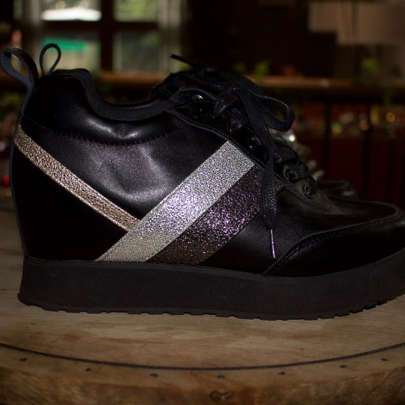 Very Volatile Black Leather Hidden Platform Sneaker Glitter Stripes NWOT Sz 8 - Picture 4 of 8